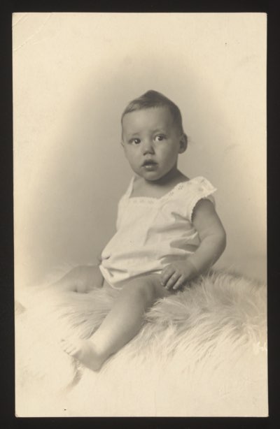 Front shows a baby portrait (approximately 15 months old), sitting on a fur rug wearing a white outfit. The child is identified as Walther-Leo, photographed in Mannheim in April 1923.