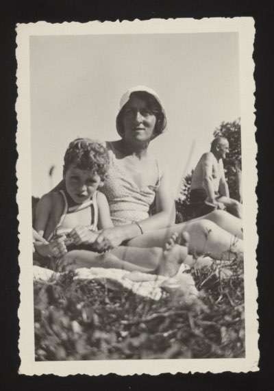 Photo (front) — see annotation on reverse