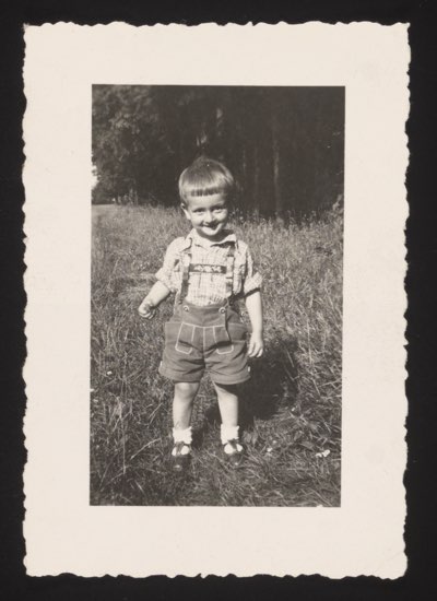 Portrait of a boy (Helmut Bosch) at age 2. The studio was on Nymphenburger Straße in Munich.